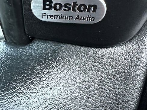 Used 2011 Chrysler 200 Limited image 23