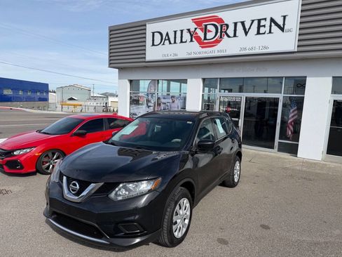 Used 2016 Nissan Rogue S image 2