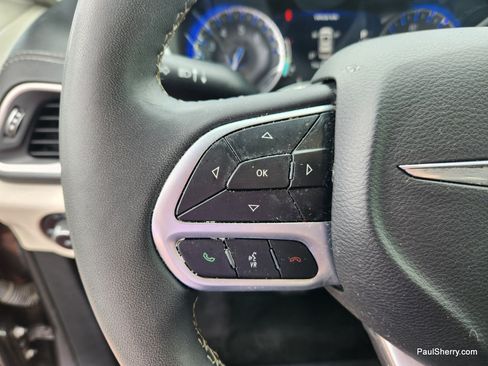 Used 2022 Chrysler Pacifica Touring-L FWD image 38