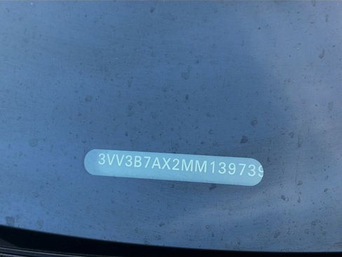 Used 2021 Volkswagen Tiguan SE image 37