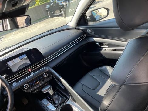 Used 2023 Hyundai Elantra Limited image 20