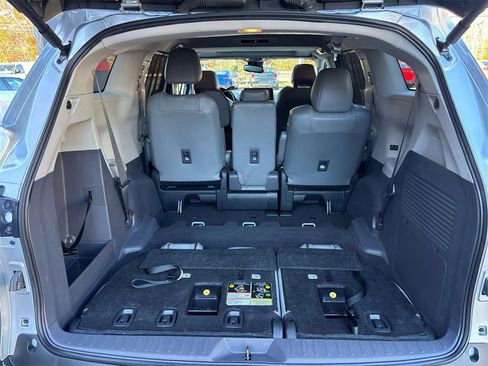 Used 2024 Toyota Sienna XLE image 16