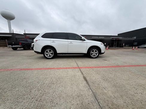 Used 2015 Mitsubishi Outlander SE image 7