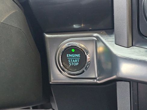 Certified 2022 Ford F150 Lariat w/ Equipment Group 502A High image 31