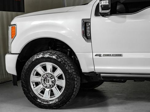 Used 2019 Ford F250 Platinum w/ Platinum Ultimate Package AWD/4WD image 12