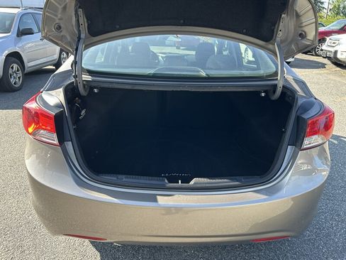 Used 2013 Hyundai Elantra Limited w/ Technology Pkg FWD image 9