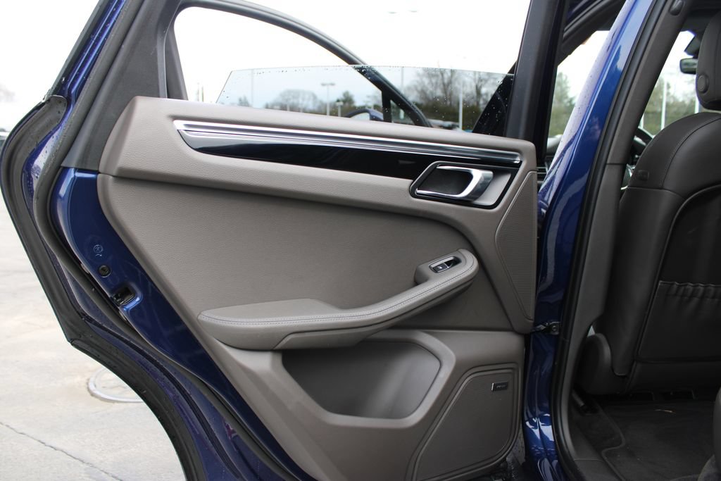 Used 2025 Porsche Macan AWD/4WD image 14