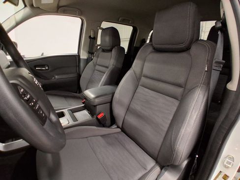 Used 2024 Nissan Frontier SV AWD/4WD image 14