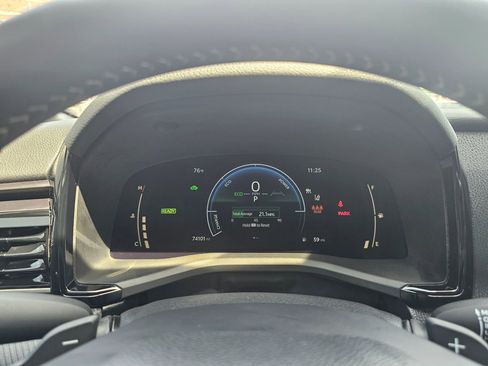 Used 2025 Toyota Camry SE w/ Convenience Package FWD image 20