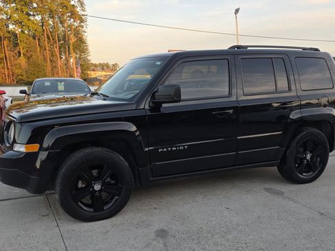 Used 2017 Jeep Patriot Latitude image 1