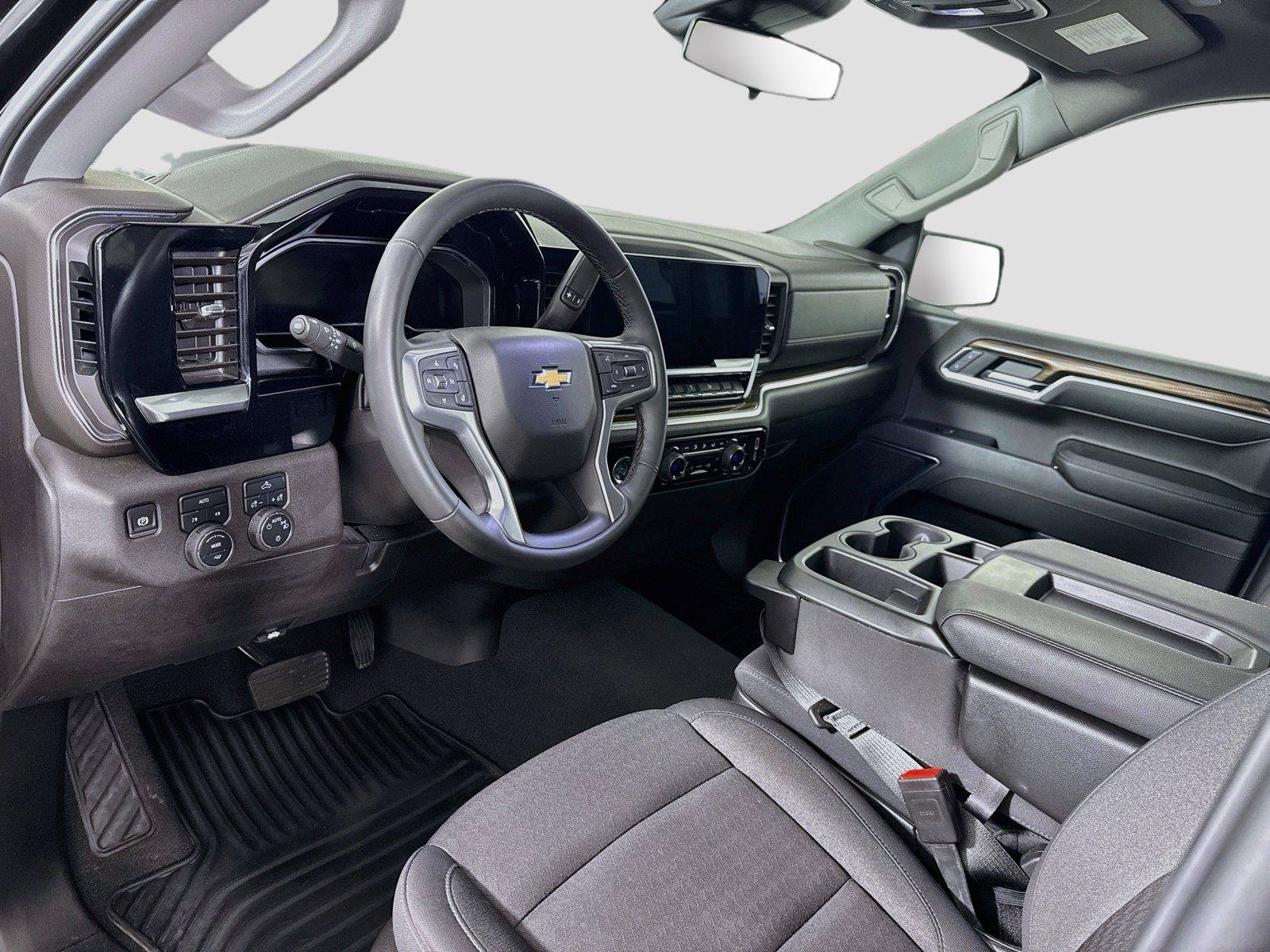 Used 2024 Chevrolet Silverado 1500 LT AWD/4WD image 3