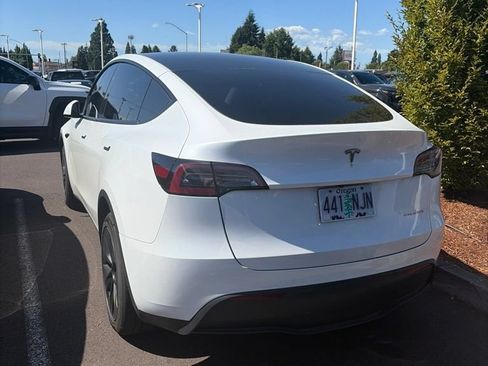 Used 2025 Tesla Model Y Long Range AWD/4WD image 1