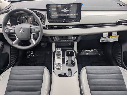New 2026 Mitsubishi Outlander SE image 16