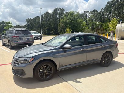 Used 2024 Volkswagen Jetta SE w/ Panoramic Sunroof Package