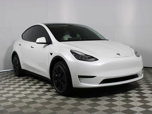 Used 2021 Tesla Model Y Long Range image 24