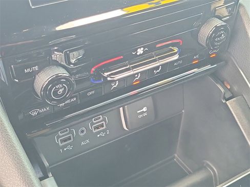 Used 2024 Jeep Grand Cherokee Laredo X image 19