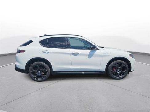 Used 2024 Alfa Romeo Stelvio Veloce AWD/4WD image 5