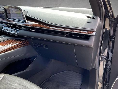 Used 2022 Cadillac Escalade Premium Luxury AWD/4WD image 26