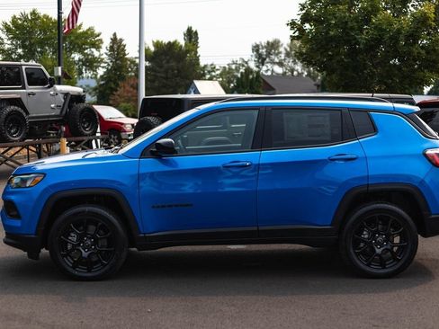 New 2025 Jeep Compass Latitude w/ Sun & Sound Group AWD/4WD image 10