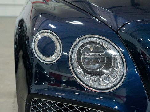 Used 2020 Bentley Bentayga V8 image 13