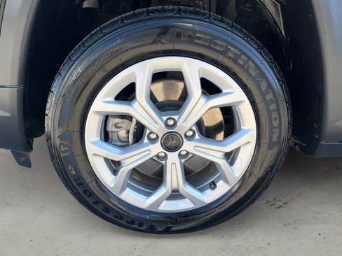Used 2025 Jeep Compass Latitude AWD/4WD image 9
