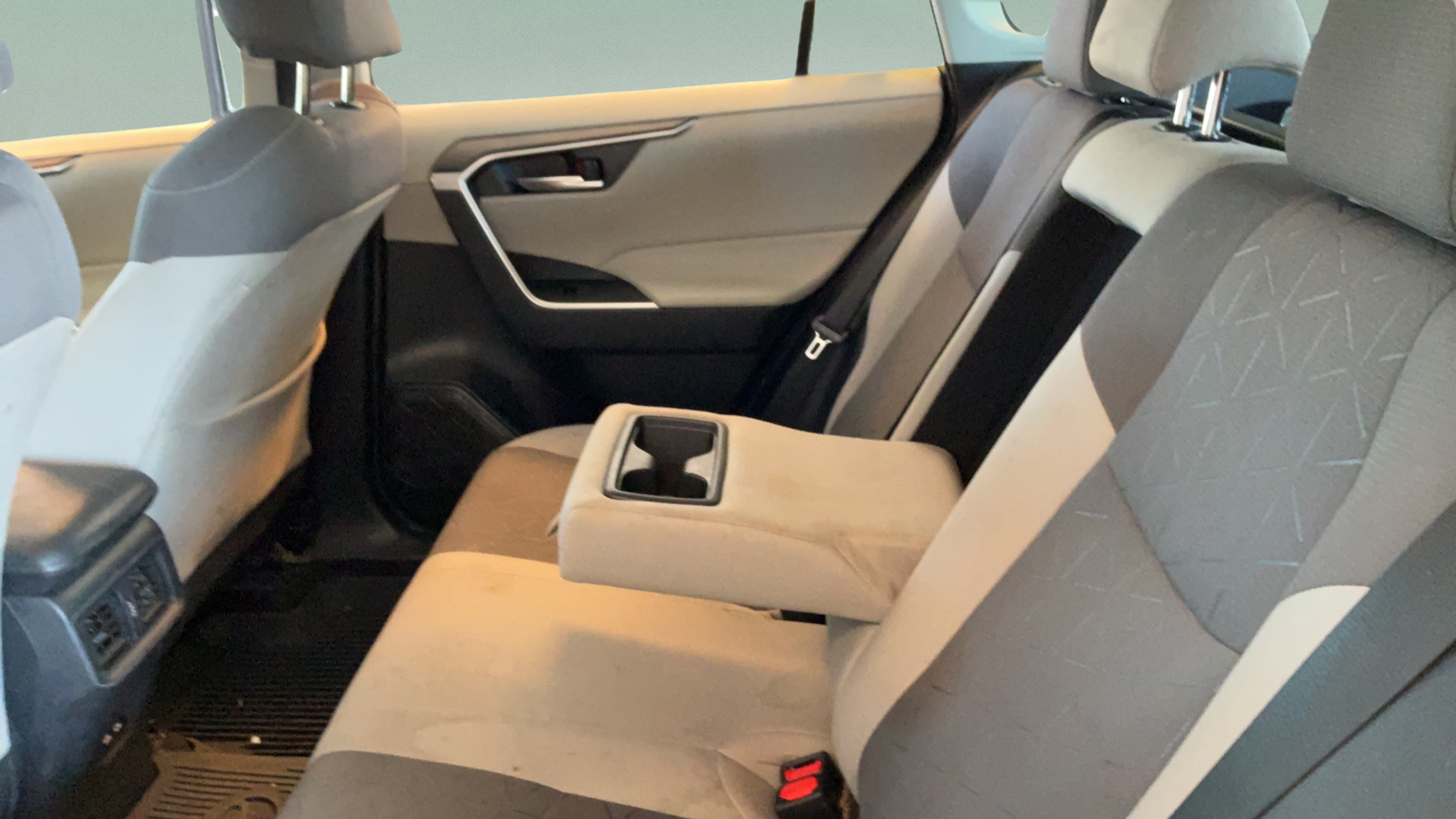 Used 2021 Toyota RAV4 XLE w/ Convenience Package FWD image 27