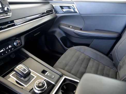 Used 2023 Mitsubishi Outlander SE Black Edition image 27