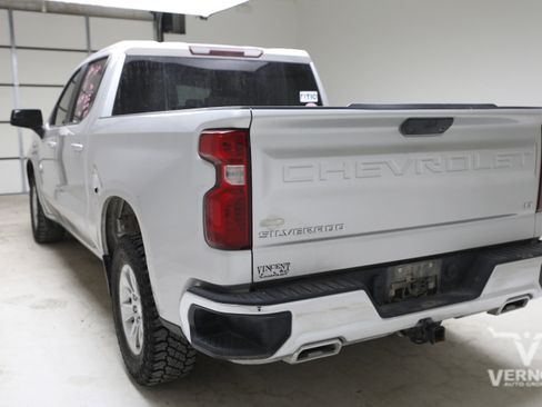 Used 2021 Chevrolet Silverado 1500 LT w/ Z71 Off-Road Package AWD/4WD image 2