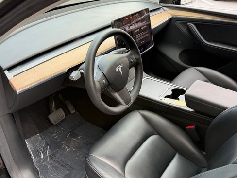 Used 2024 Tesla Model Y Long Range AWD/4WD image 23