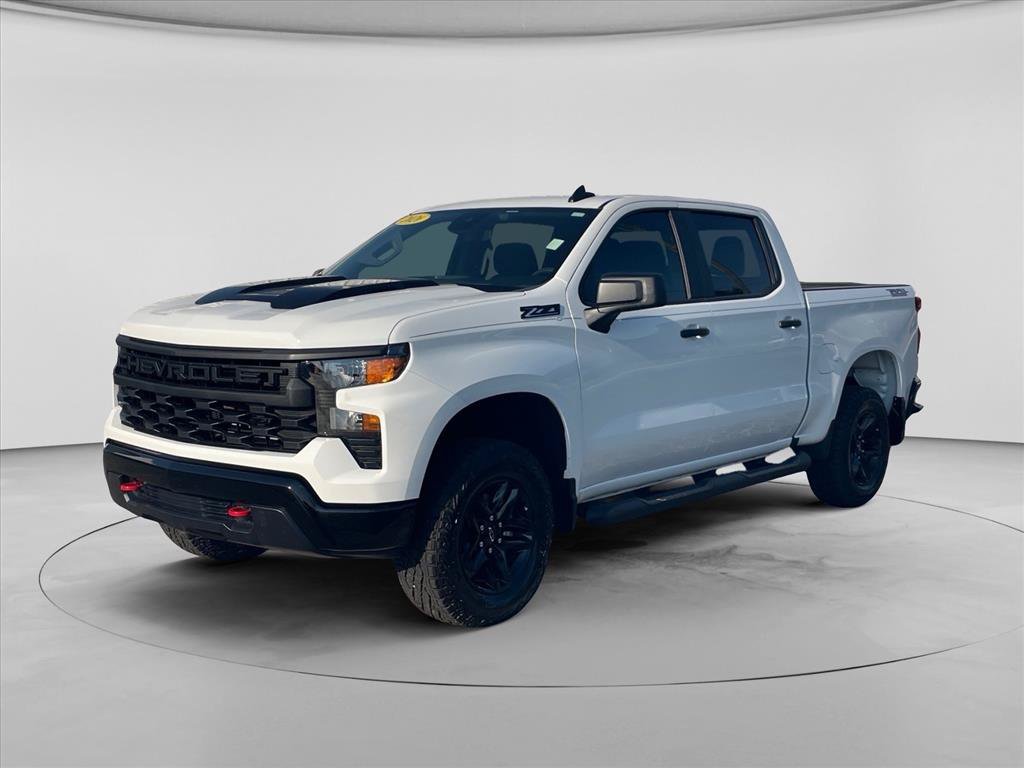 Used 2026 Chevrolet Silverado 1500 Custom Trail Boss w/ LPO, Dark Essentials Package AWD/4WD image 3