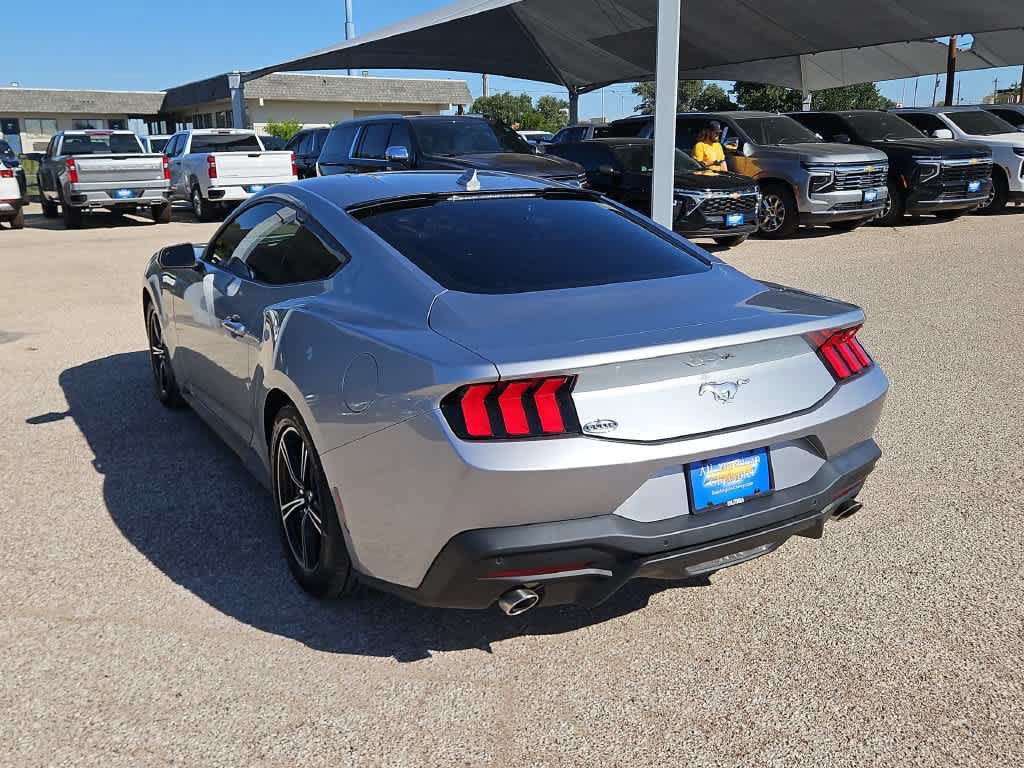 Used 2025 Ford Mustang Coupe RWD image 6