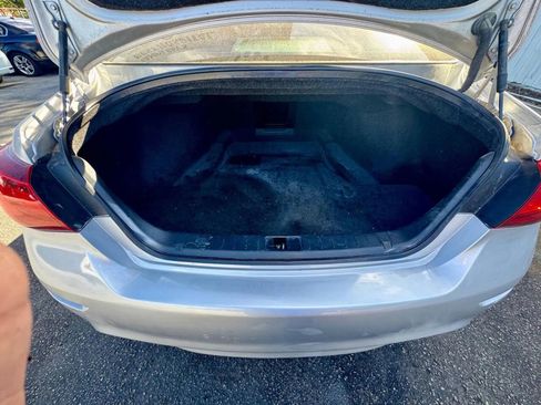 Used 2018 INFINITI Q70 Luxe image 20