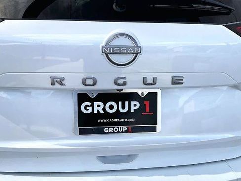 Certified 2025 Nissan Rogue SV FWD image 10