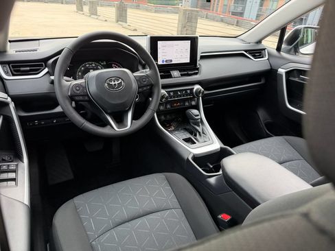 Used 2025 Toyota RAV4 XLE w/ Convenience Package AWD/4WD image 12
