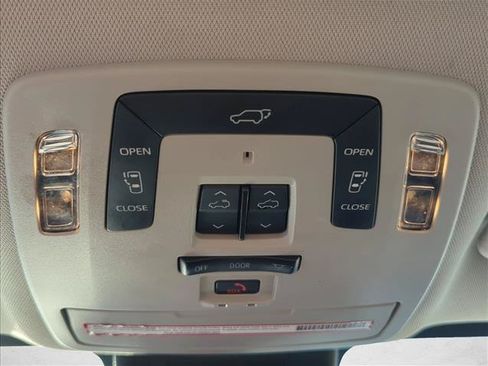 Certified 2021 Toyota Sienna Limited FWD image 23