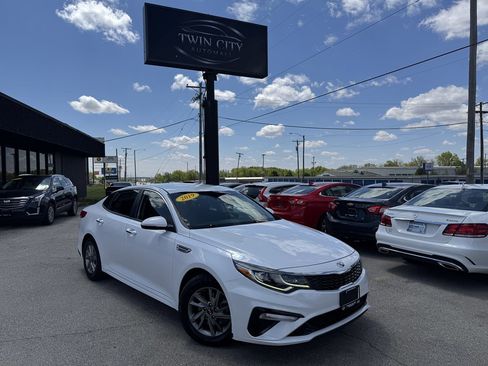 Used 2019 Kia Optima LX FWD image 1
