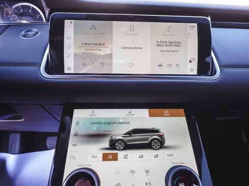 Used 2023 Land Rover Range Rover Evoque SE image 19