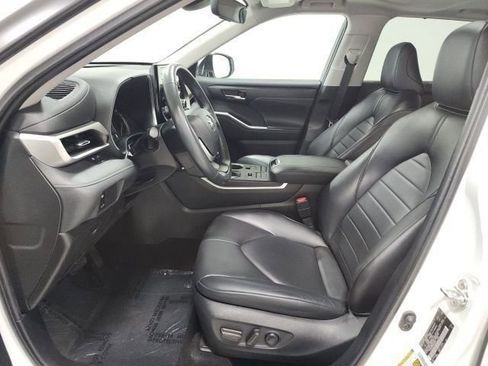 Used 2022 Toyota Highlander XLE image 21