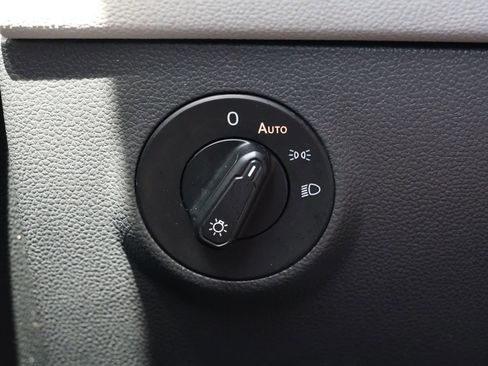 Used 2024 Volkswagen Taos SE image 28