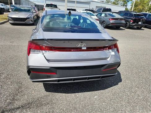 New 2025 Hyundai Elantra SEL image 4