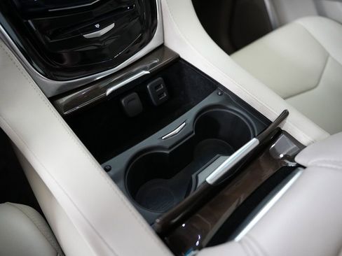 Used 2018 Cadillac Escalade Premium Luxury image 31