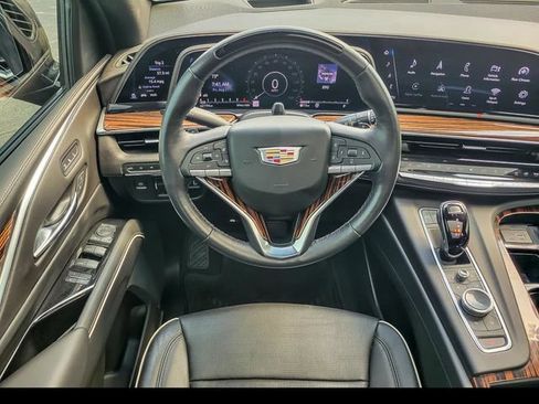 Certified 2022 Cadillac Escalade Premium Luxury w/ Performance Package AWD/4WD image 18