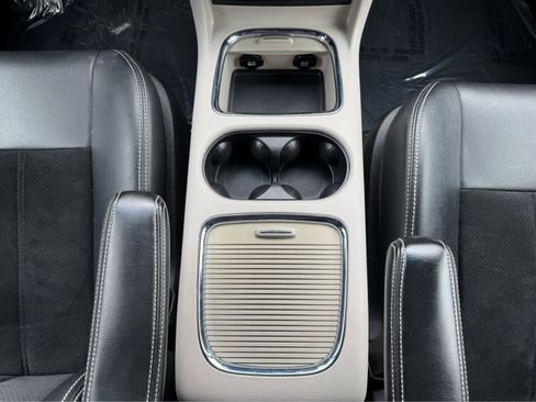 Used 2017 Dodge Grand Caravan SXT image 23