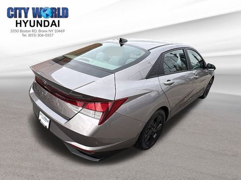Used 2021 Hyundai Elantra SEL image 5