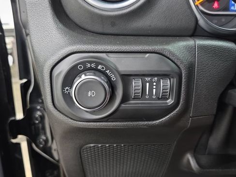 Used 2018 Jeep Wrangler Unlimited Sahara w/ LED Lighting Group AWD/4WD image 26