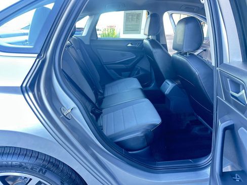 Used 2025 Volkswagen Jetta SE image 25