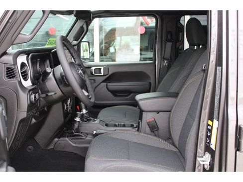 Used 2025 Jeep Wrangler Sport S image 9