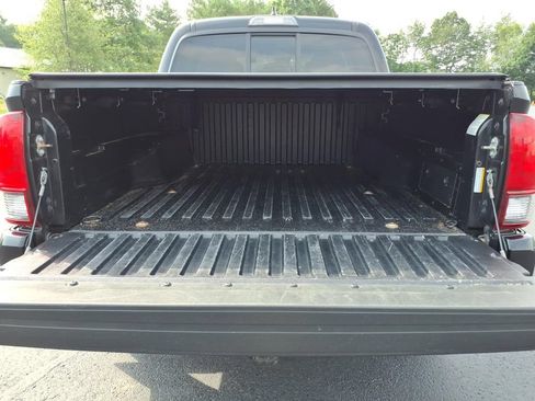 Used 2019 Toyota Tacoma SR w/ SR Convenience Package AWD/4WD image 10