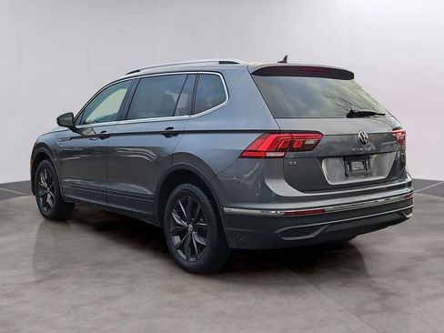 Used 2022 Volkswagen Tiguan SE w/ Panoramic Sunroof Package image 6