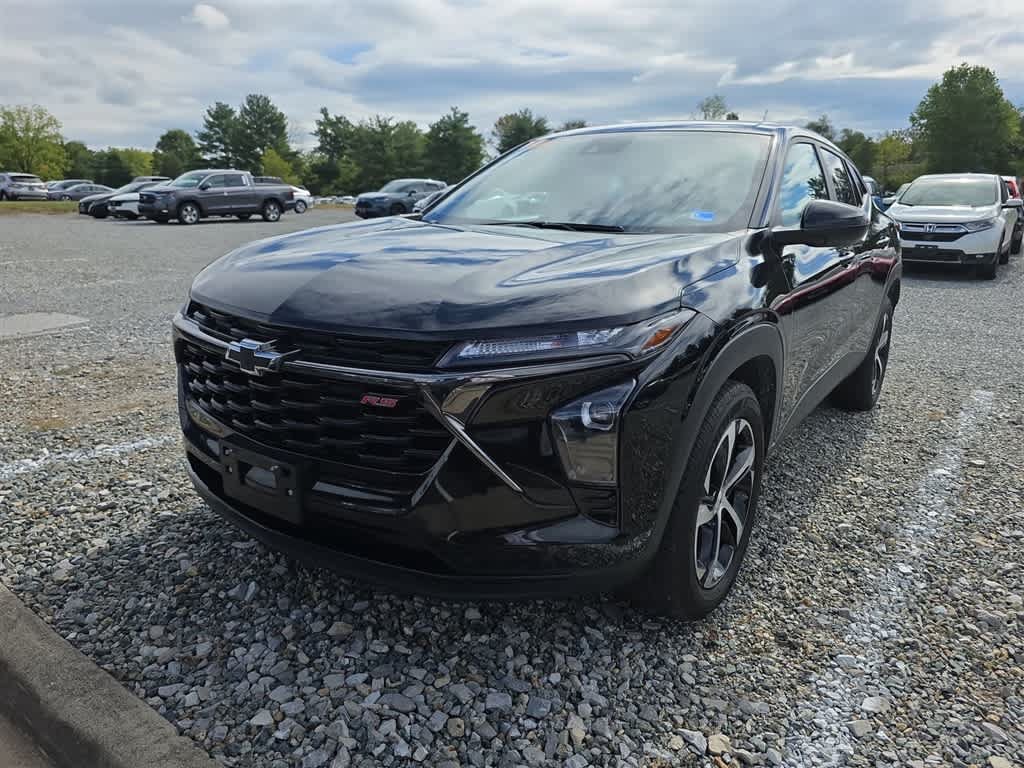 Used 2024 Chevrolet Trax RS w/ Sunroof Package FWD image 12